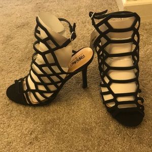 NWT BRAND NEW Black Heels! Size 7.